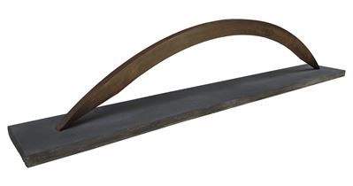 Senza titolo (arco rovesciato), ferro su base di legno